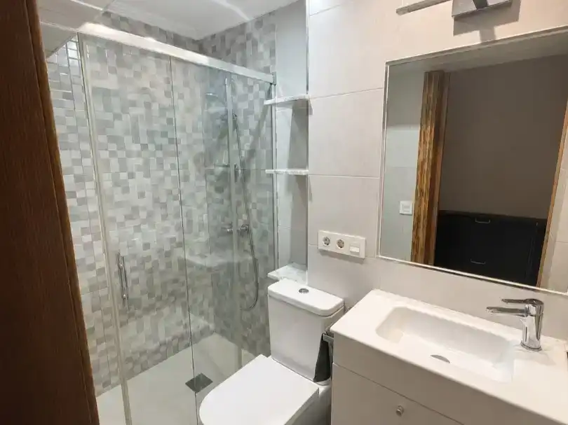 Baño de Piso de alquiler en Fozaneldi - Tenderina - Ventanielles