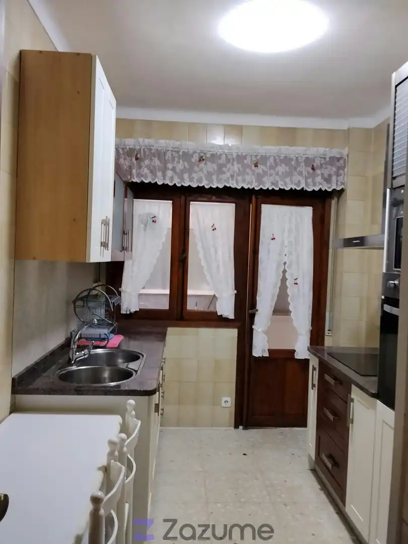 Kitchen of Flat for rent in Toro  with Heating, Furnished and Oven