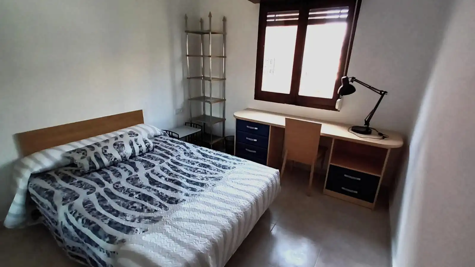 Habitación de Piso de alquiler en Valencia con Aire acondicionado y Amueblado