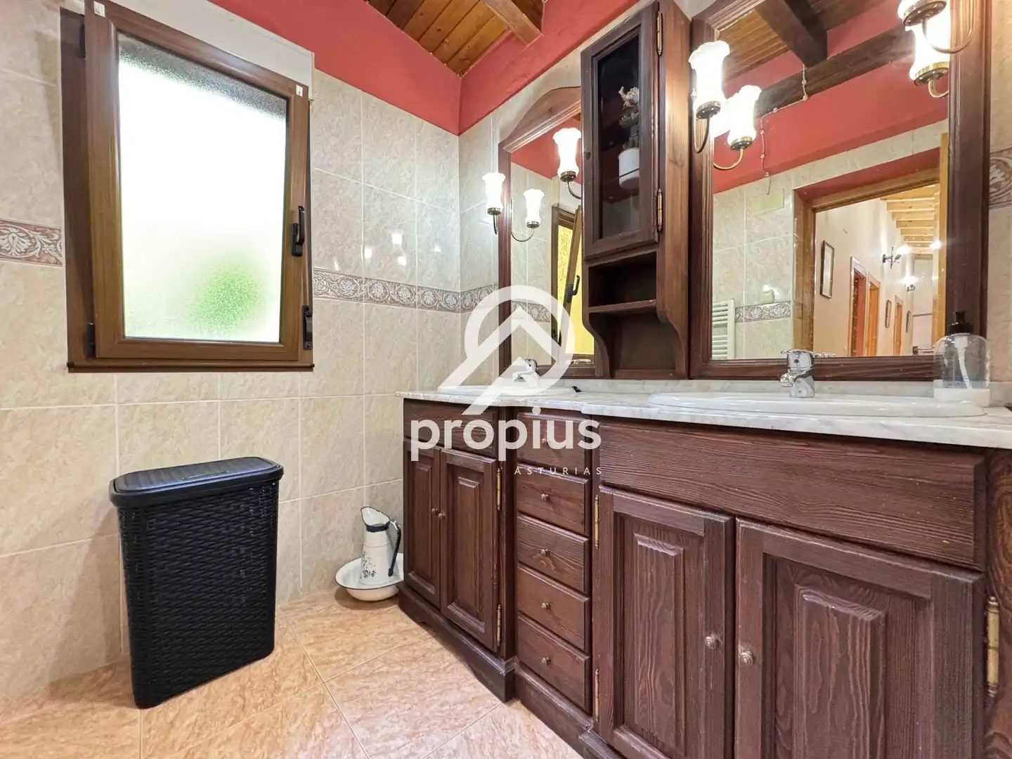 Bathroom of Houses for sale in Llanes  with Heating, Private garden and Parquet flooring