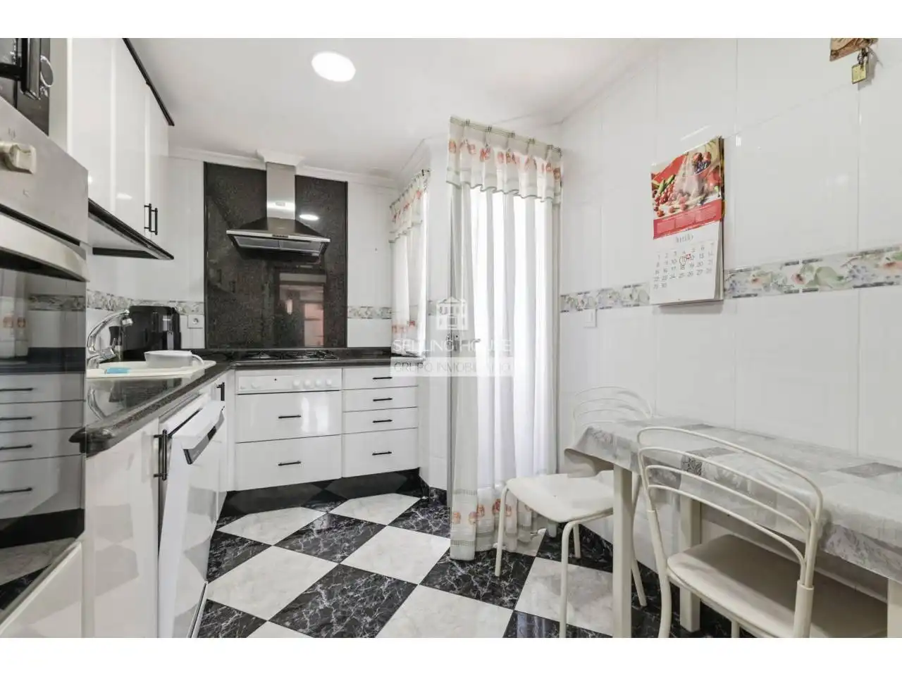 Kitchen of Flat for sale in Xirivella  with Air Conditioner, Storage room and Balcony