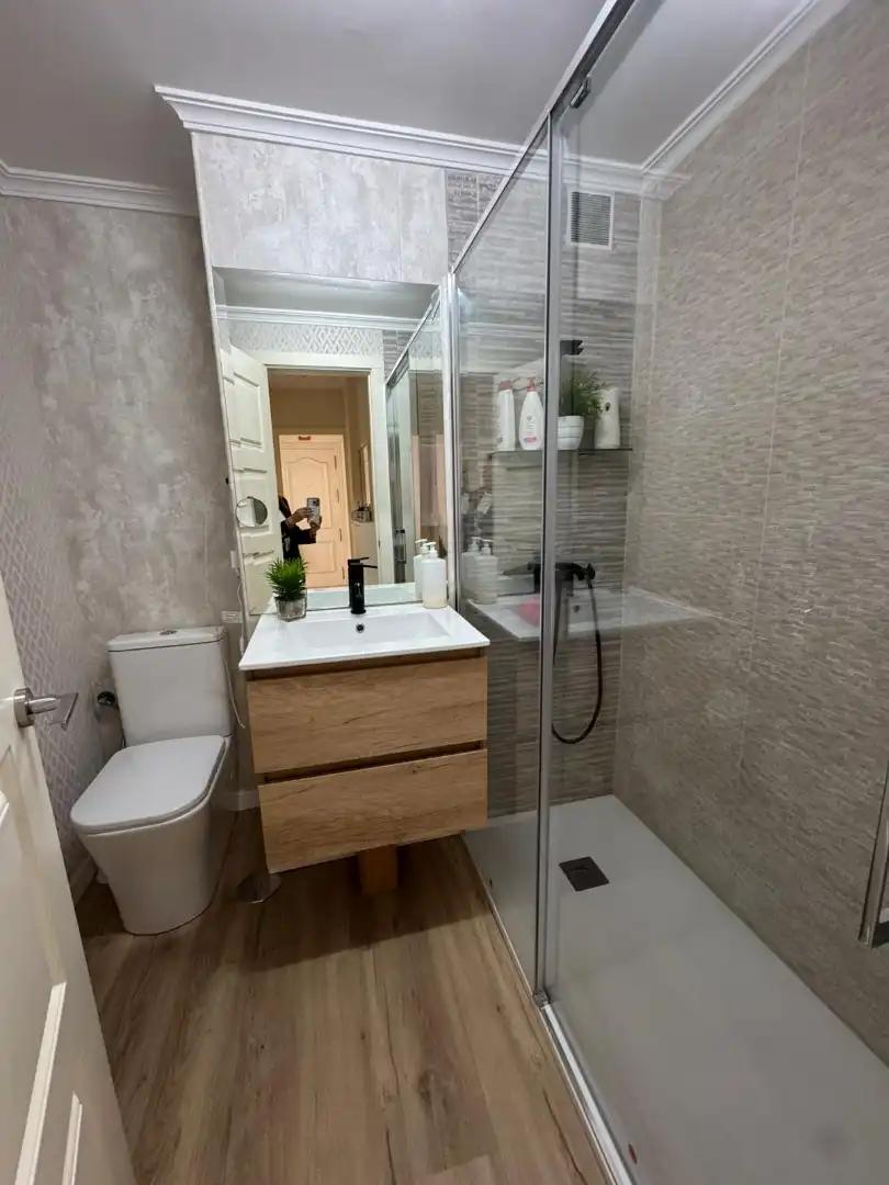 Bathroom of Flat for sale in Málaga  with Storage room and Furnished