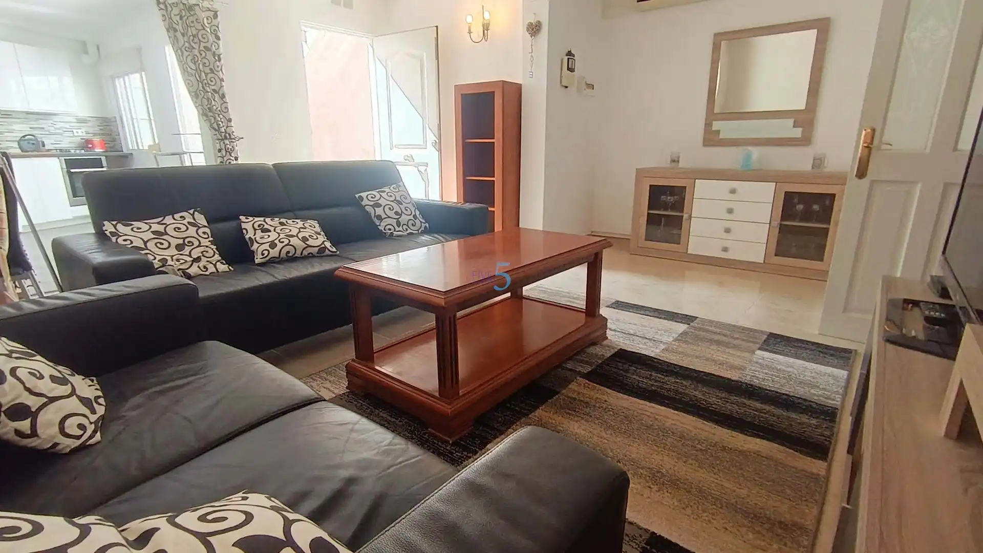 Wohnzimmer von Einfamilien-Reihenhaus zum Verkauf in Torrevieja mit Klimaanlage, Heizung und Möbliert