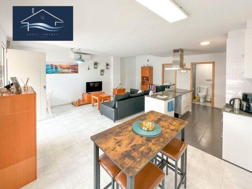 Vista exterior de Casa o xalet en venda en El Campello amb Aire condicionat, Calefacció i Jardí privat