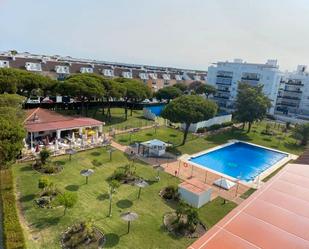 Schwimmbecken von Wohnungen zum verkauf in El Portil mit Terrasse, Balkon und Gemeinschaftspool