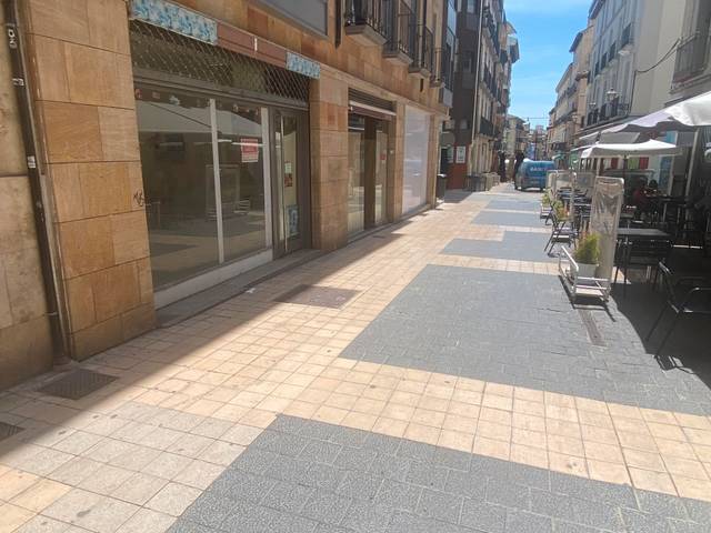 Local comercial en Alquiler en Calle Padre Huesca, 3 en San Lorenzo