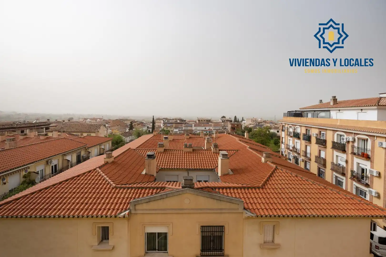 Vista exterior de Piso en venta en La Zubia con Calefacción y Balcón