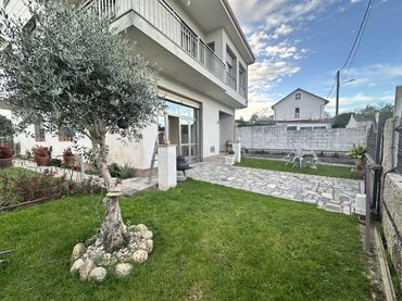 Casa amb balcó en venda a OU-173 23