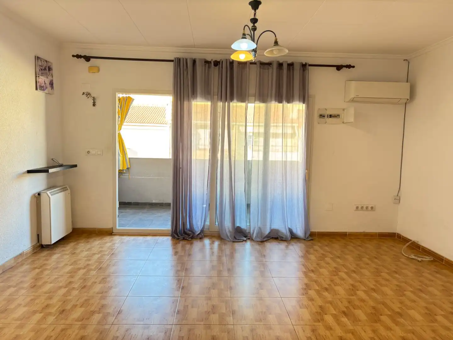 Sala d'estar de Apartament en venda en Torrevieja amb Aire condicionat, Terrassa i Internet