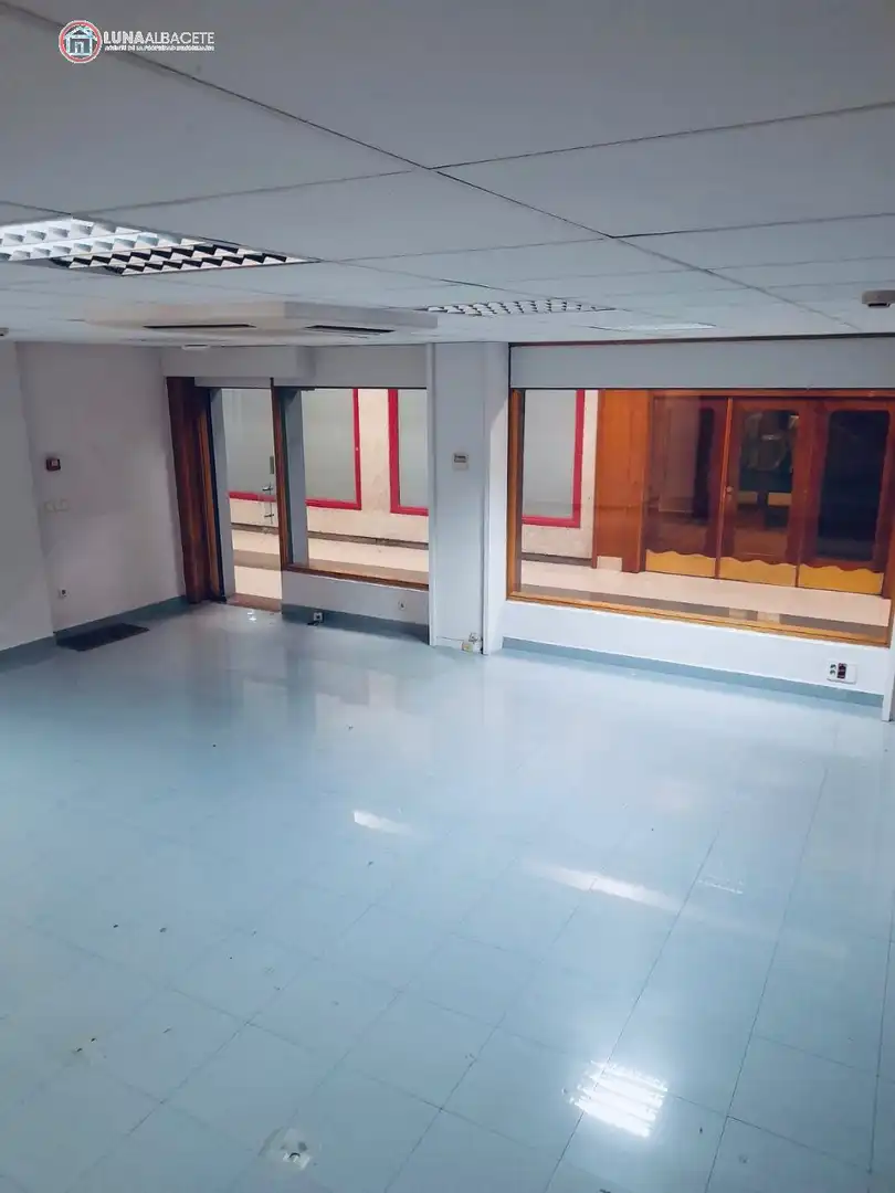 Local comercial en venda a Centro, imagen 2
