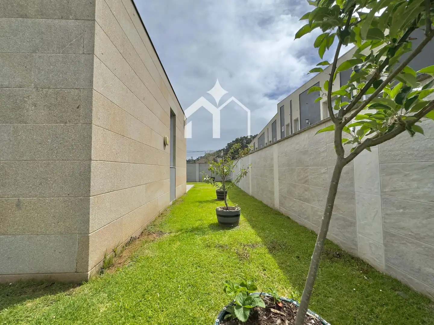 Jardí de Casa o xalet en venda en Cangas  amb Calefacció, Parquet i Terrassa