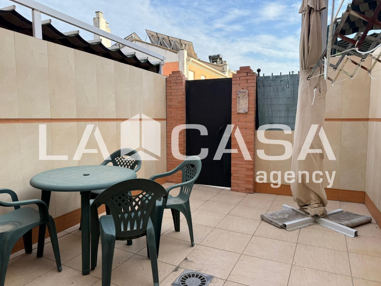 Terrassa de Casa adosada en venda en Montequinto amb Aire condicionat i Piscina