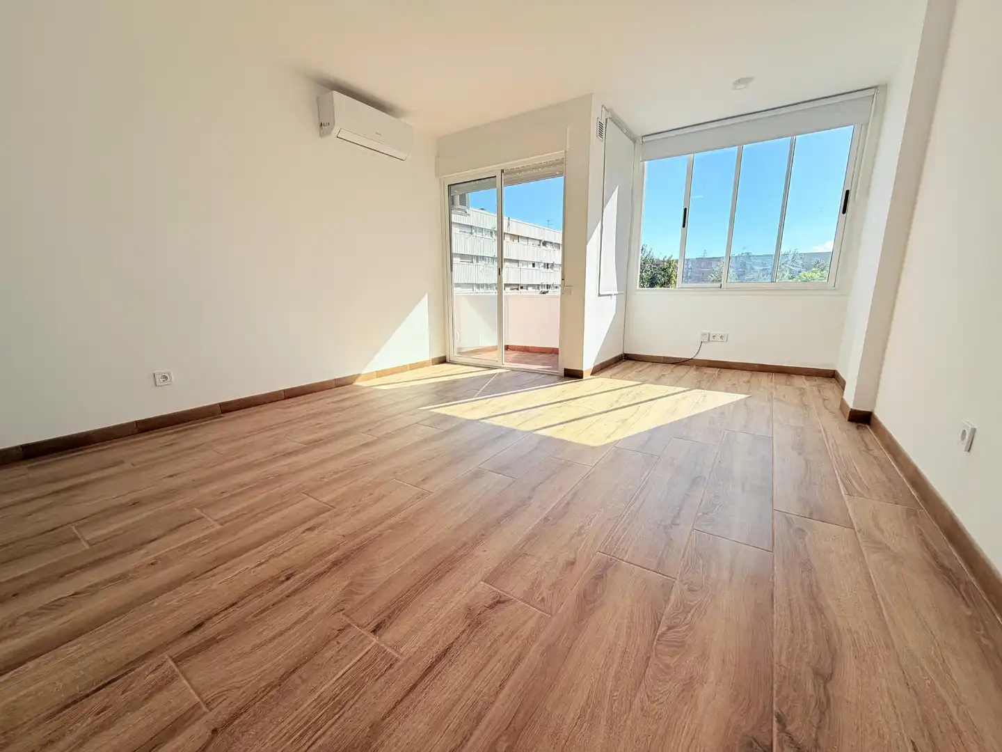 Living room of Apartments for rent in Sant Adrià de Besòs  with Air Conditioner and Balcony