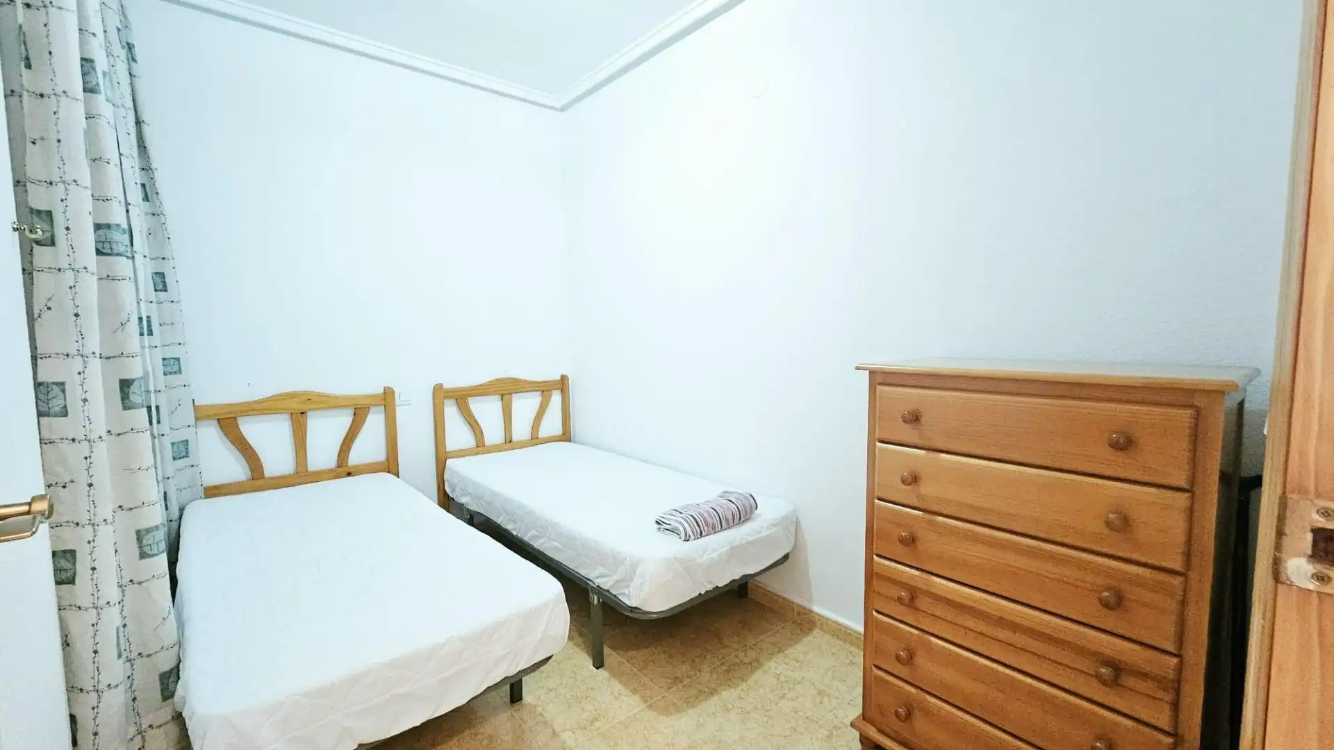 Habitación de Piso en venta en Torrevieja con Aire acondicionado, Calefacción y Terraza