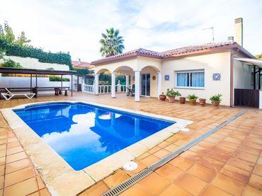 Chalet con piscina en venta en Passeig Topazi