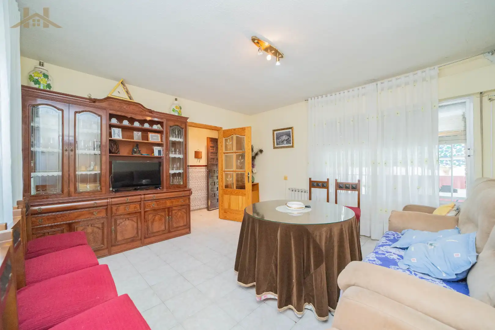 Sala d'estar de Casa adosada en venda en Santa Cruz del Retamar amb Calefacció, Jardí privat i Terrassa