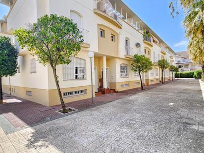 Vista exterior de Casa adosada en venda en Jerez de la Frontera amb Aire condicionat, Calefacció i Parquet