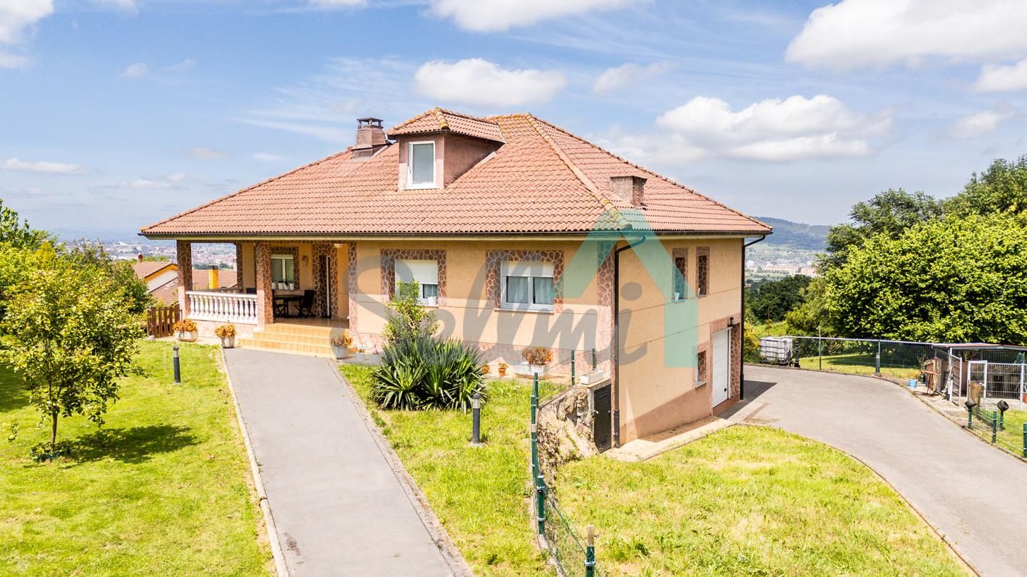 Exterior view of House or chalet for sale in Oviedo   with Heating, Private garden and Parquet flooring