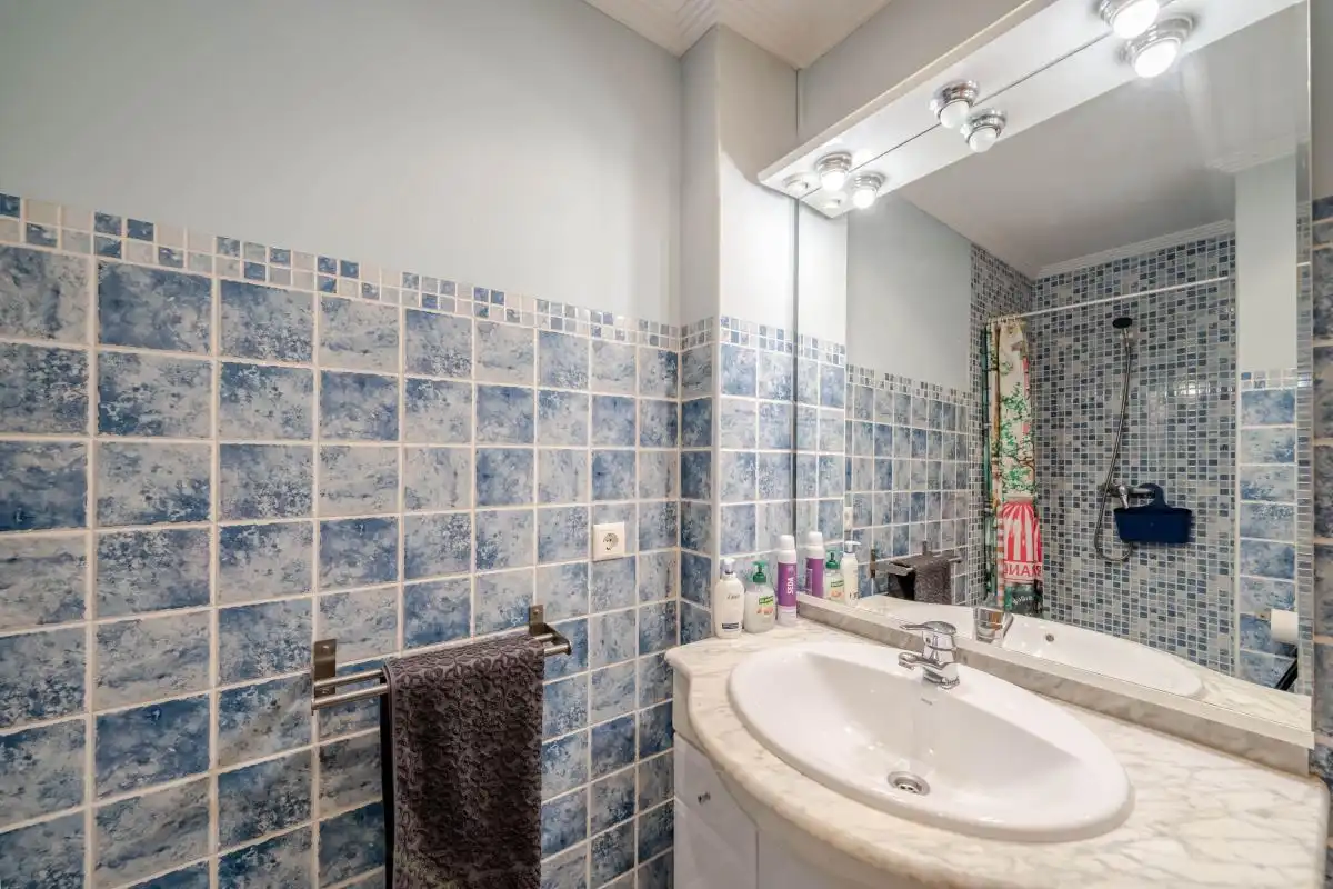 Bathroom of Flat for sale in Dénia  with Air Conditioner, Heating and Storage room