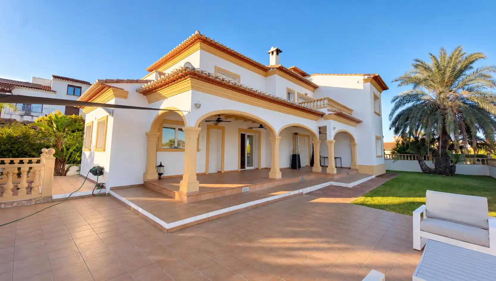 Villa con terrazza in vendita a Beniarbeig