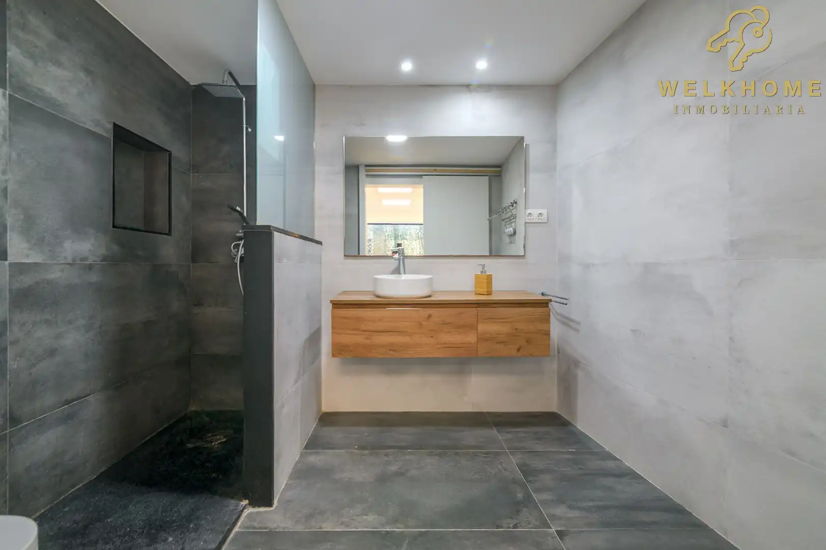 Bathroom of Houses for rent in Castelldefels  with Air Conditioner, Heating and Private garden