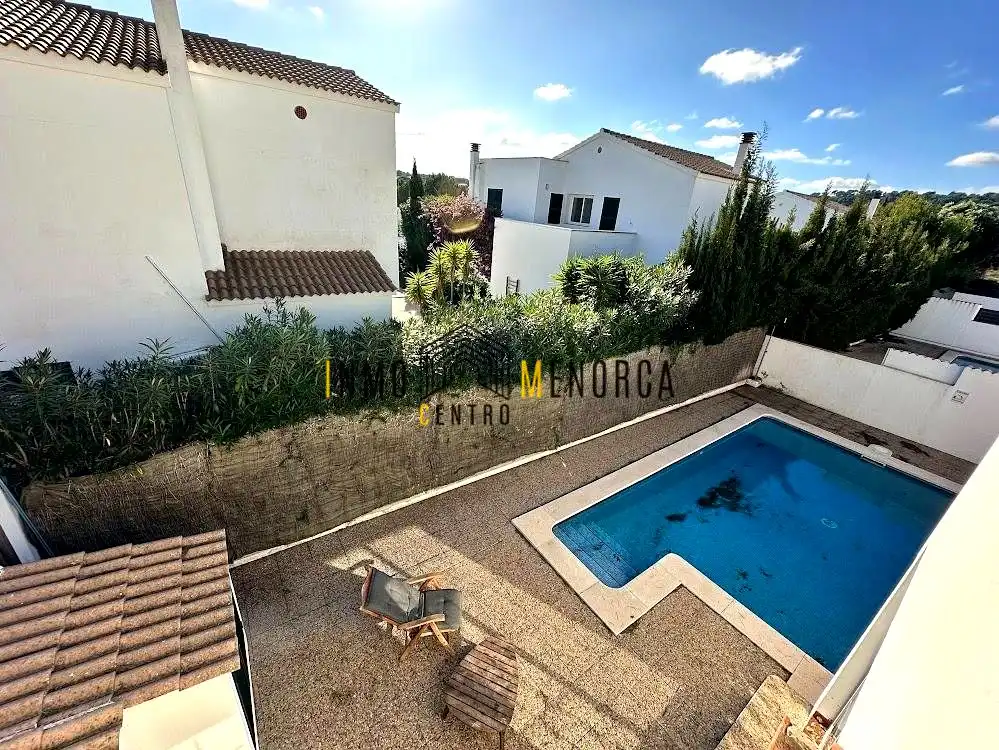 Vista exterior de Casa o xalet en venda en Es Mercadal amb Aire condicionat, Jardí privat i Terrassa