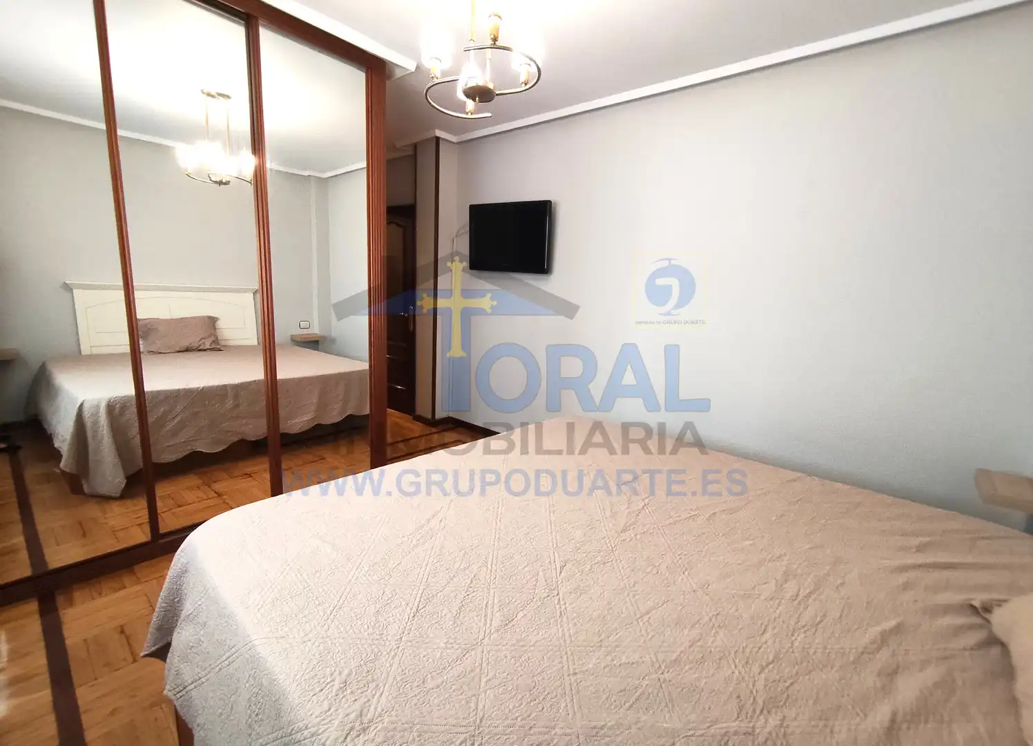 Schlafzimmer von Wohnung zur Miete in Gijón  mit Heizung, Parkett und Möbliert