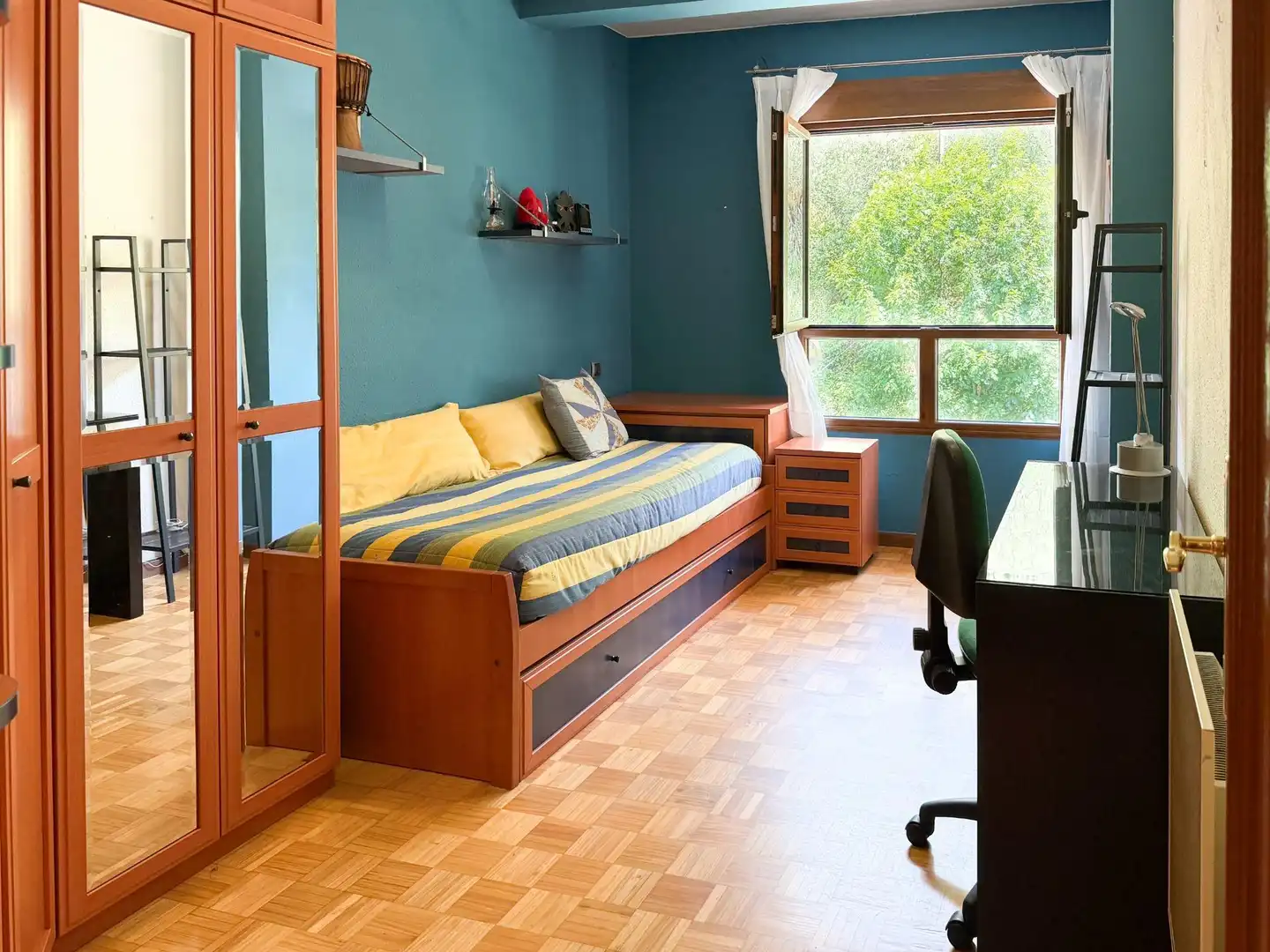 Habitación de Piso en venta en Mieres (Asturias) con Calefacción, Parquet y Amueblado