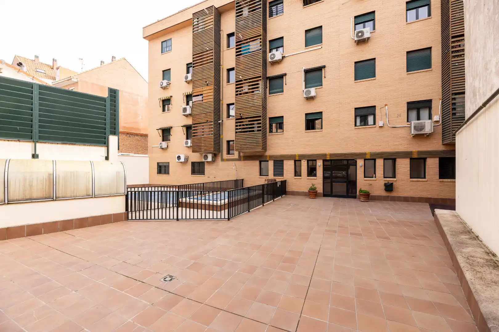 Vista exterior de Dúplex en venda en Madrid amb Terrassa, Traster i Moblat