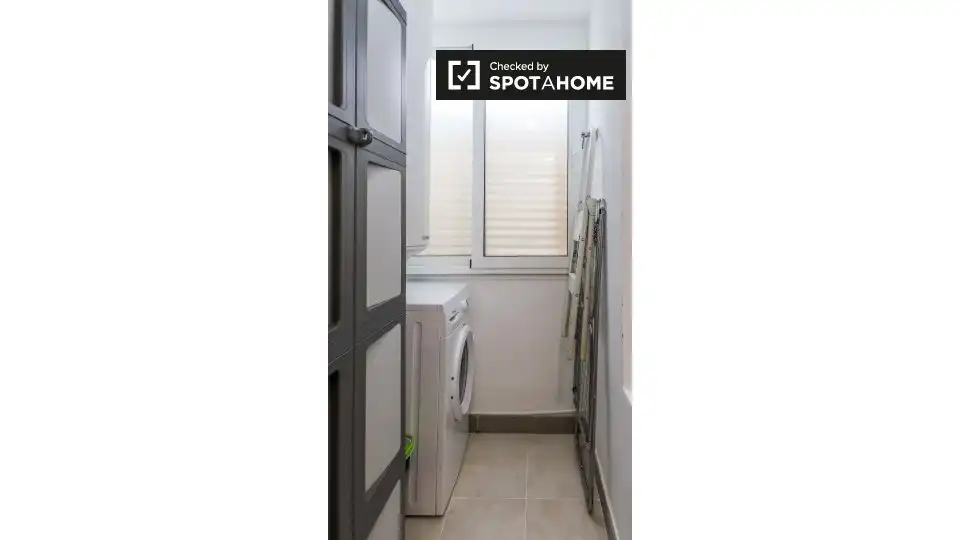 Baño de Piso de alquiler en Valencia con Aire acondicionado, Calefacción y Amueblado