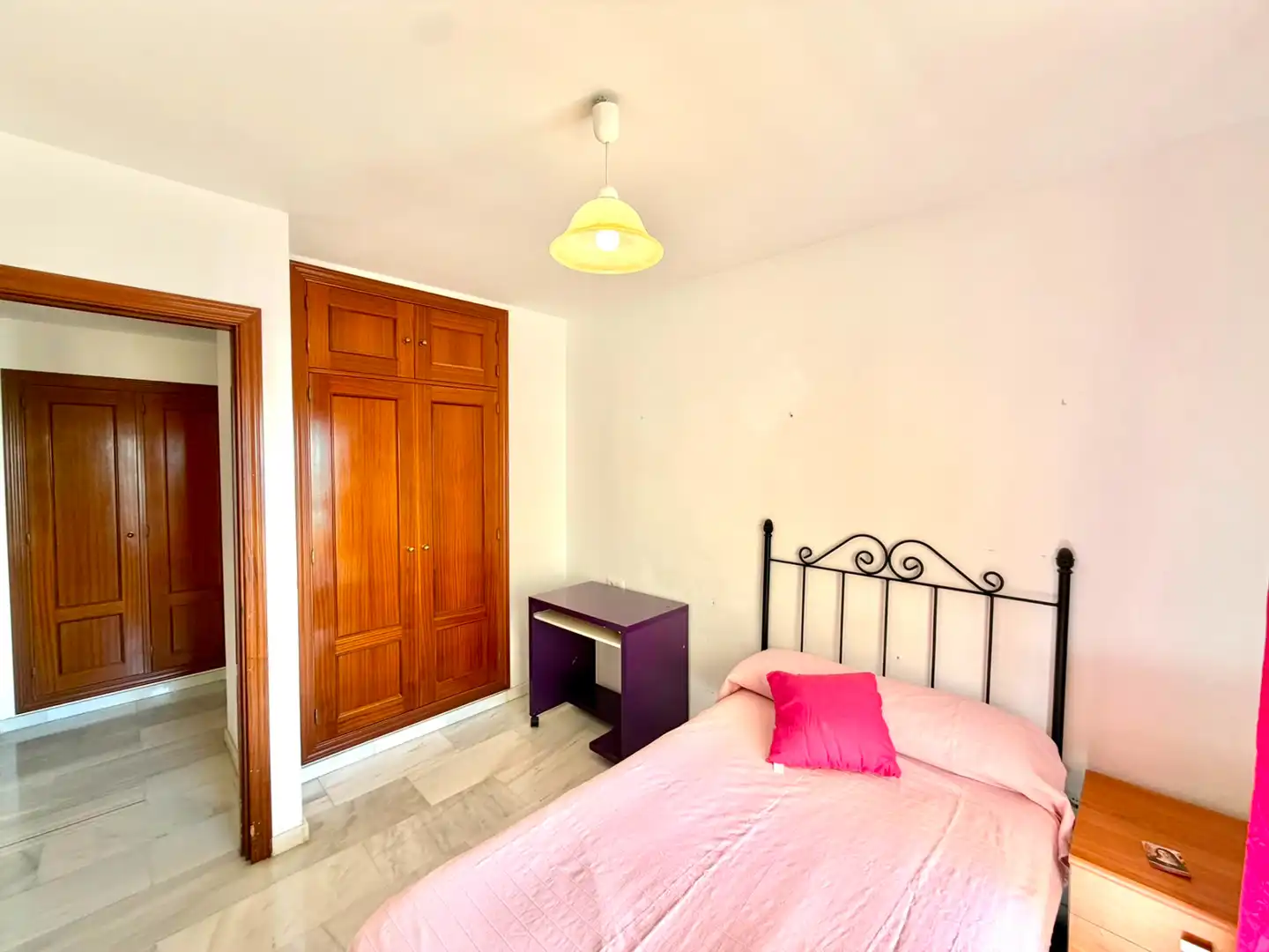 Habitación de Piso de alquiler en Benalmádena con Terraza y Amueblado