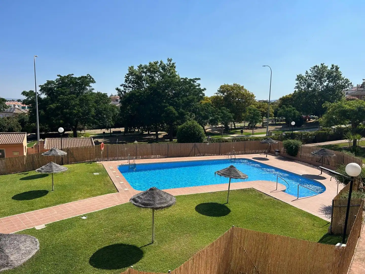 Piscina de Casa adosada en venta en Antequera con Aire acondicionado, Calefacción y Jardín privado