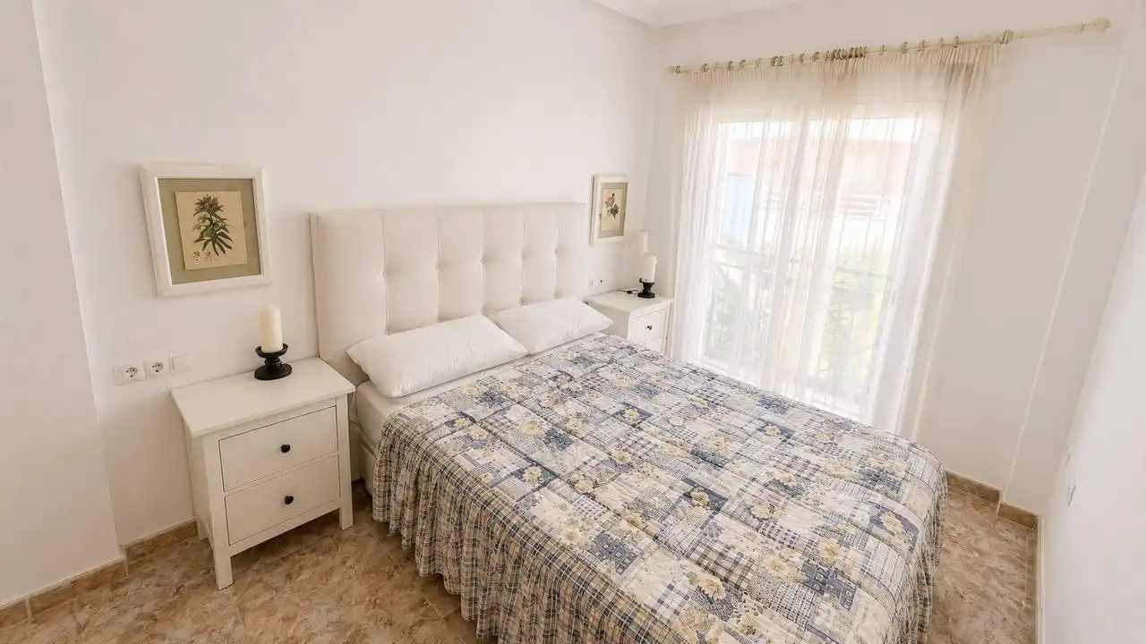 Habitación de Apartamento en venta en Orihuela con Jardín privado, Amueblado y Balcón