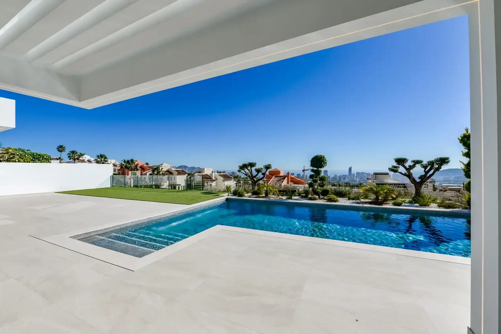 Chalet con piscina en venta en Golf Bahía, imagen 2