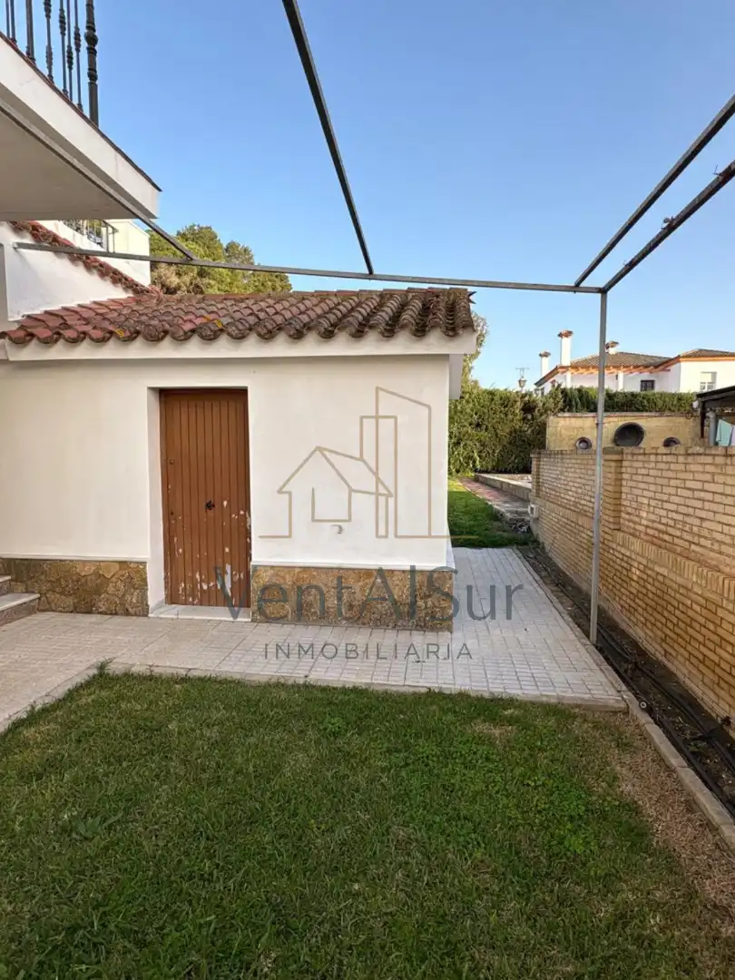 Exterior view of Houses for sale in Sanlúcar de Barrameda  with Private garden, Swimming Pool and Furnished