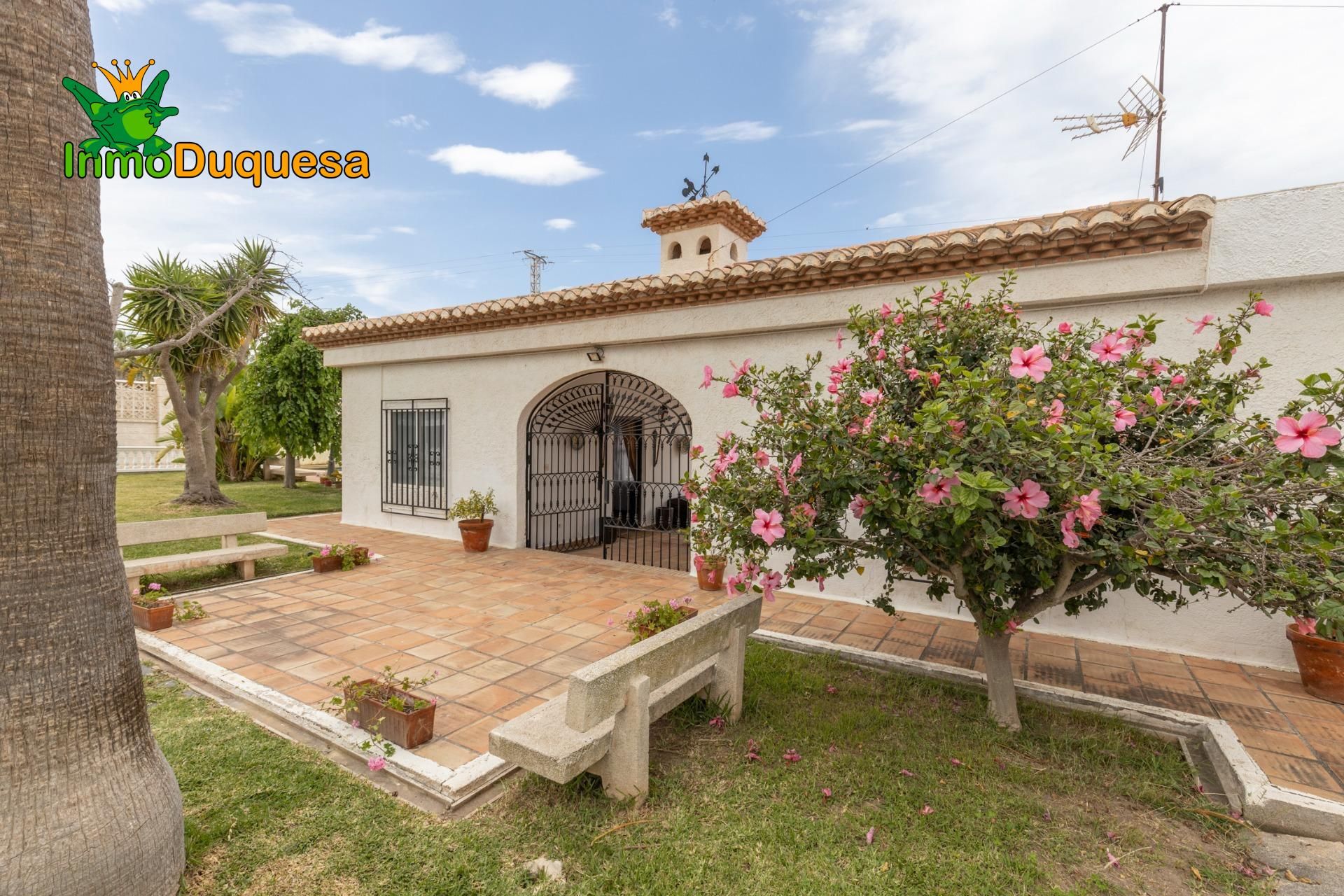 Jardí de Casa o xalet en venda en Motril amb Calefacció, Jardí privat i Piscina