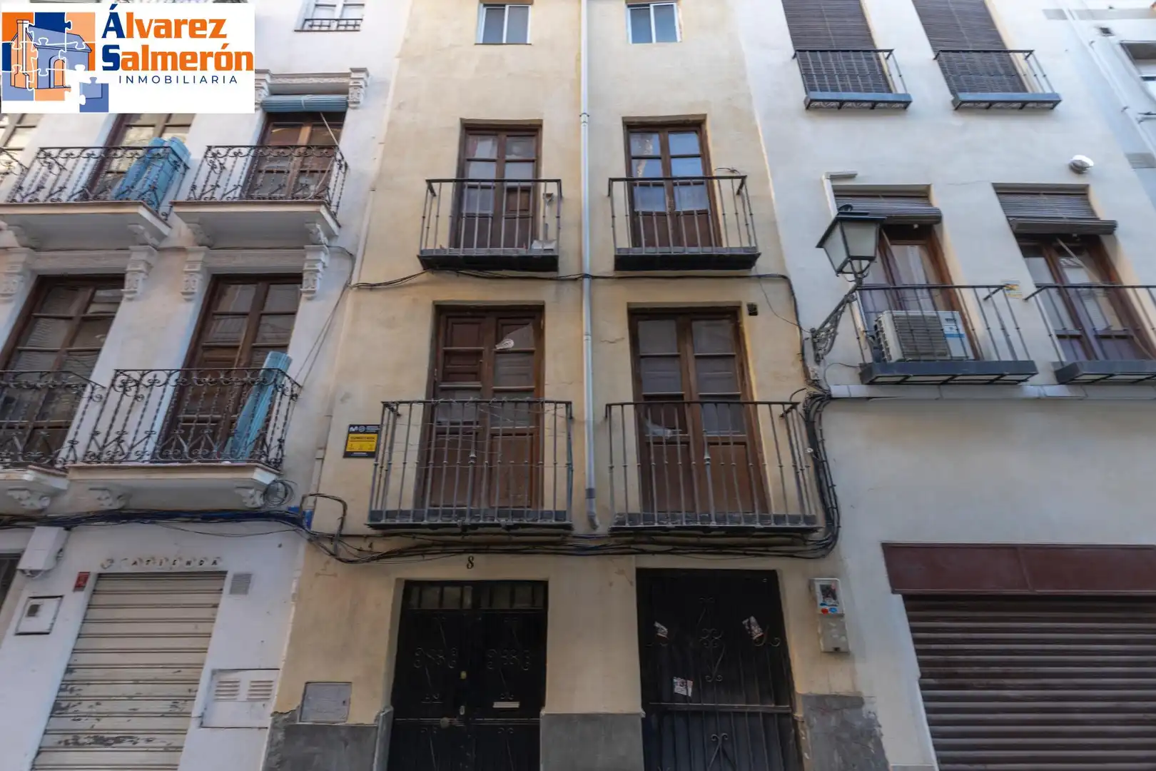 Casa con terraza en venta en Calle CONDE DE LAS INFANTAS