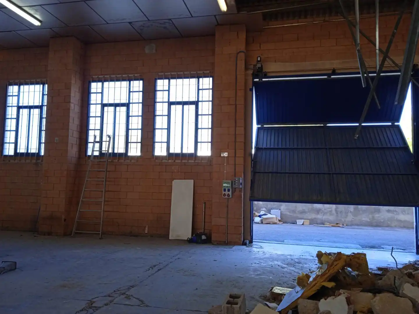 Industrial building to rent in Fuente del Jarro, imagen 4