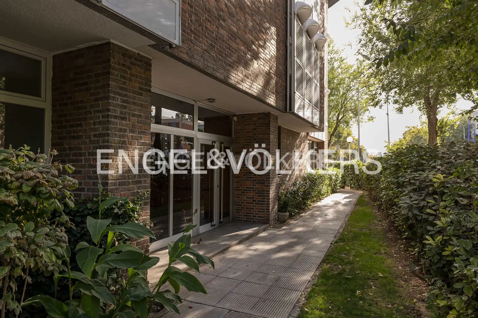 Vista exterior de Piso en venta en Madrid con Calefacción, Jardín privado y Parquet
