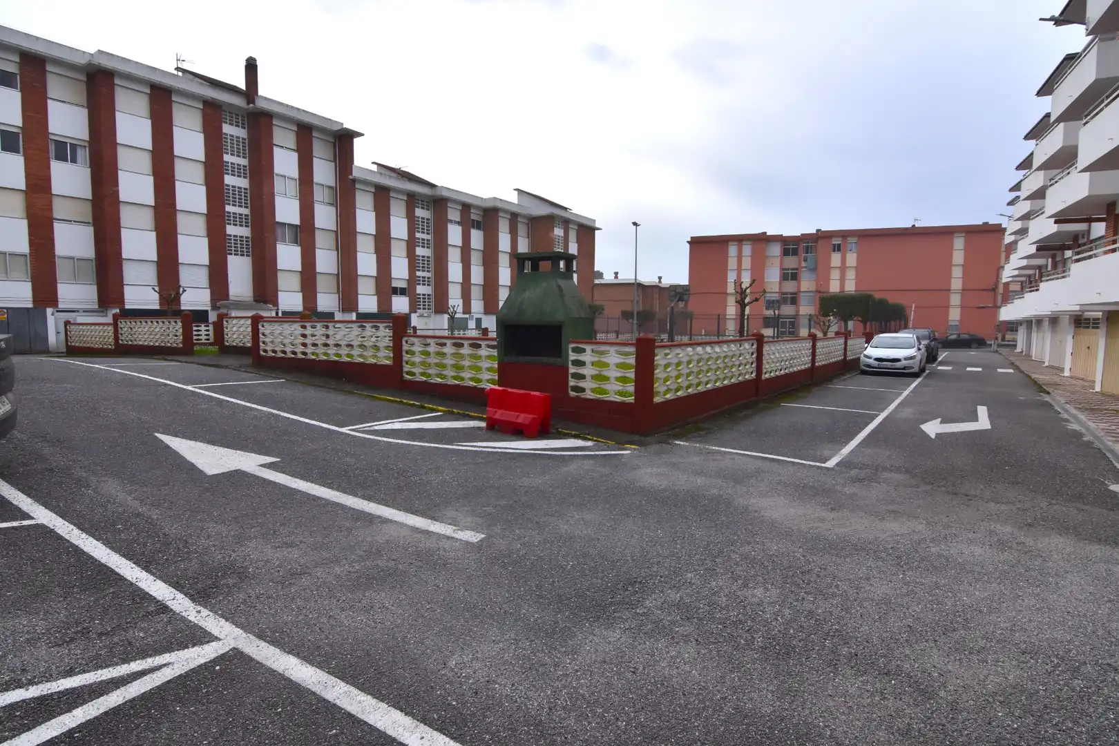 Parking de Piso en venta en Pontedeume con Calefacción, Parquet y Terraza