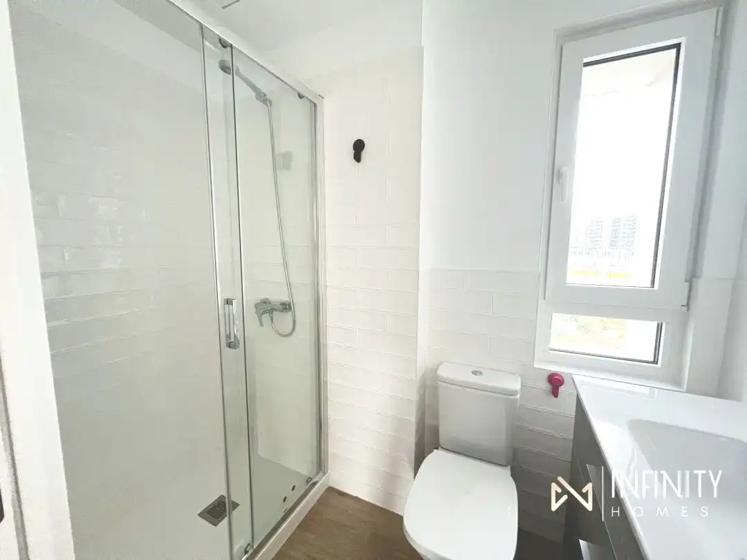 Bathroom of Flat for rent in Bilbao   with Heating and Balcony