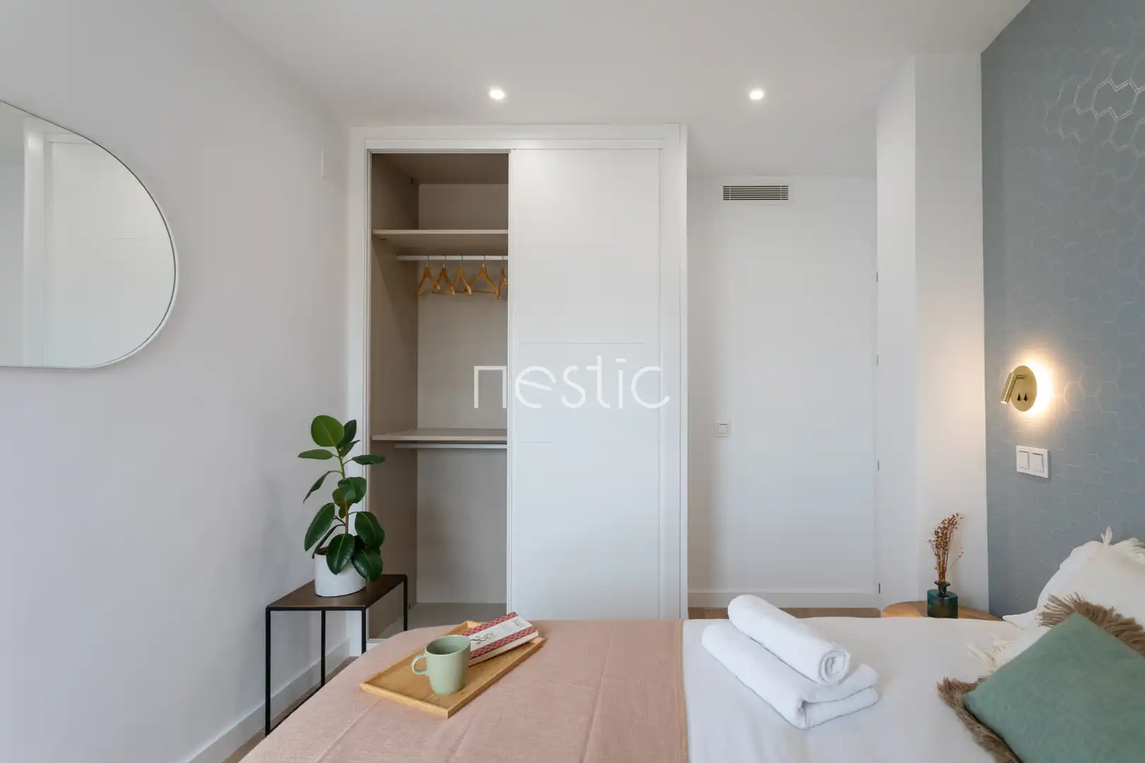 Dormitori de Apartament de lloguer en Madrid amb Aire condicionat, Calefacció i Terrassa