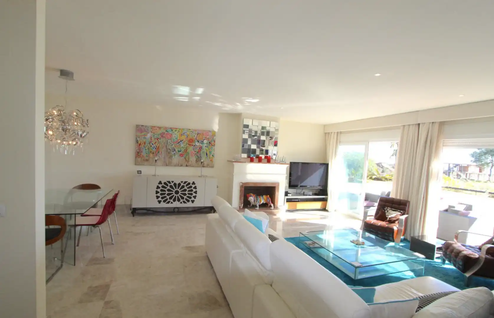 Sala d'estar de Casa adosada en venda en Marbella amb Aire condicionat, Calefacció i Jardí privat