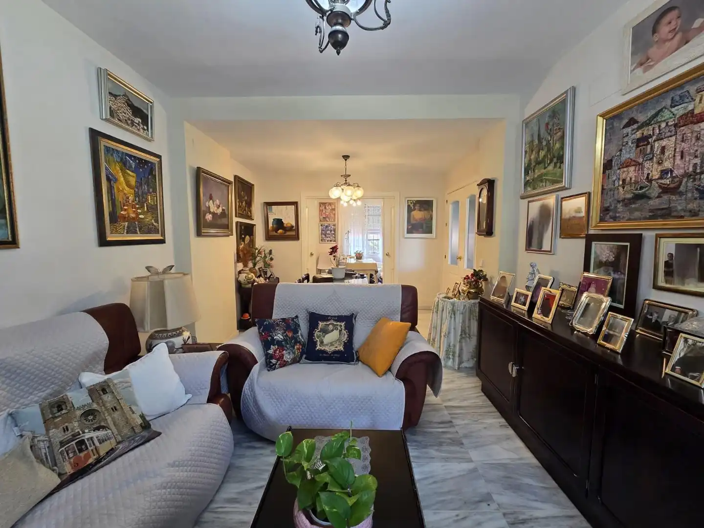 Sala de estar de Casa adosada en venta en Castilleja de la Cuesta con Aire acondicionado, Trastero y Balcón