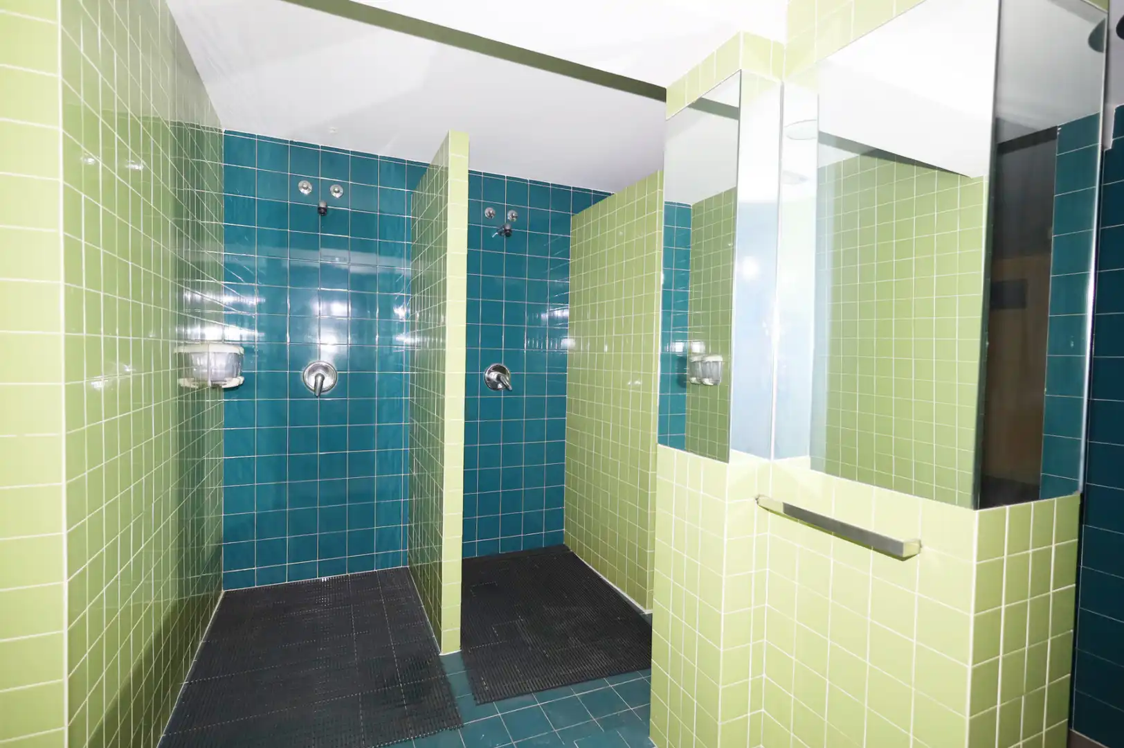 Badezimmer von Geschaftsraum zur Miete in Madrid mit Klimaanlage, Heizung und Möbliert