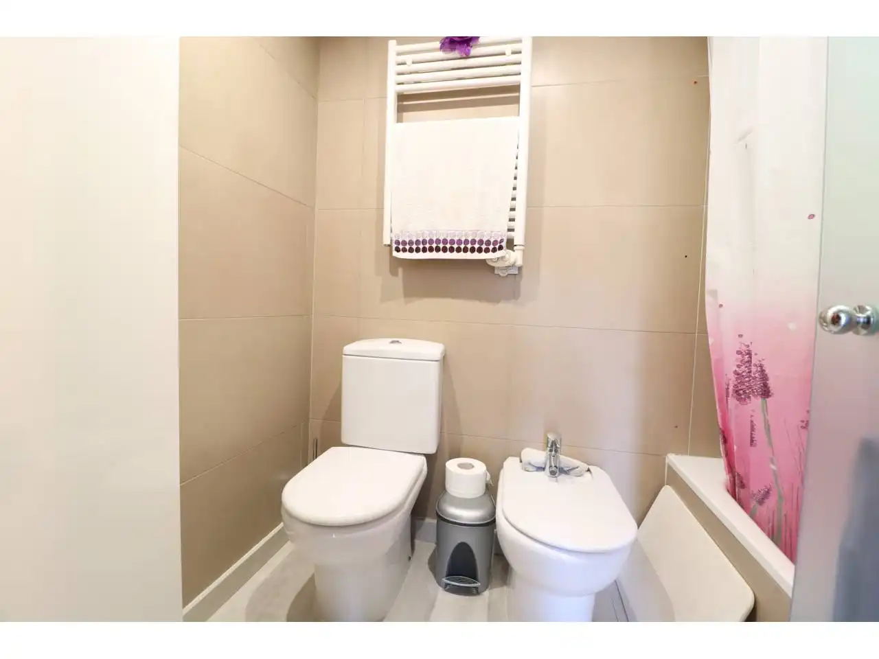 Badezimmer von Dachboden zum Verkauf in Montcada i Reixac mit Klimaanlage, Heizung und Parkett