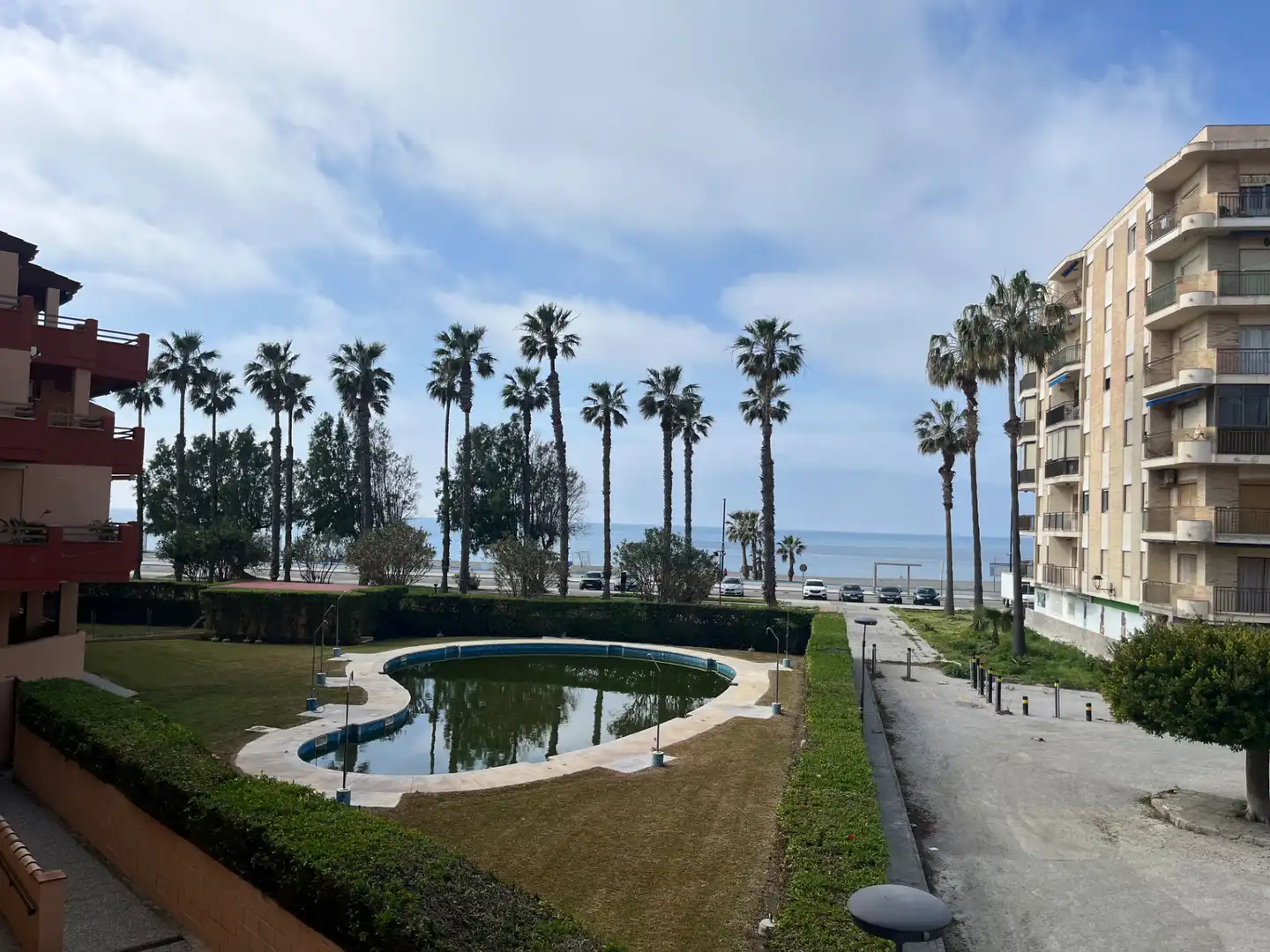 Vista exterior de Piso en venta en Salobreña con Terraza, Trastero y Piscina comunitaria