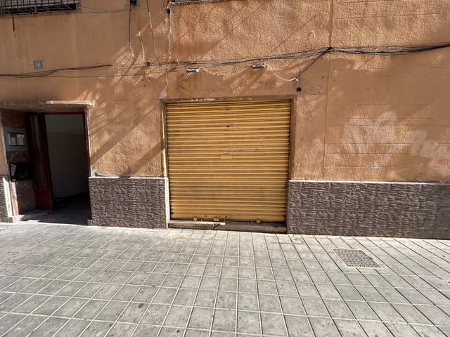 Local comercial en Alquiler en Calle General Ros de Olano en Altozano - Conde Lumiares