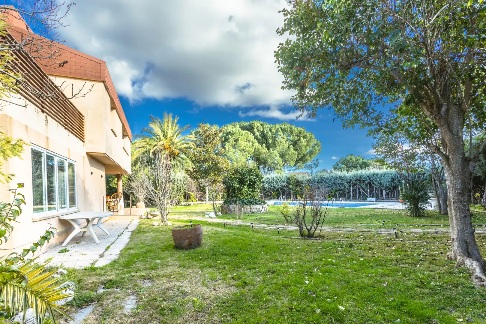 Garden of Houses for sale in Villanueva de la Cañada  with Air Conditioner, Heating and Storage room
