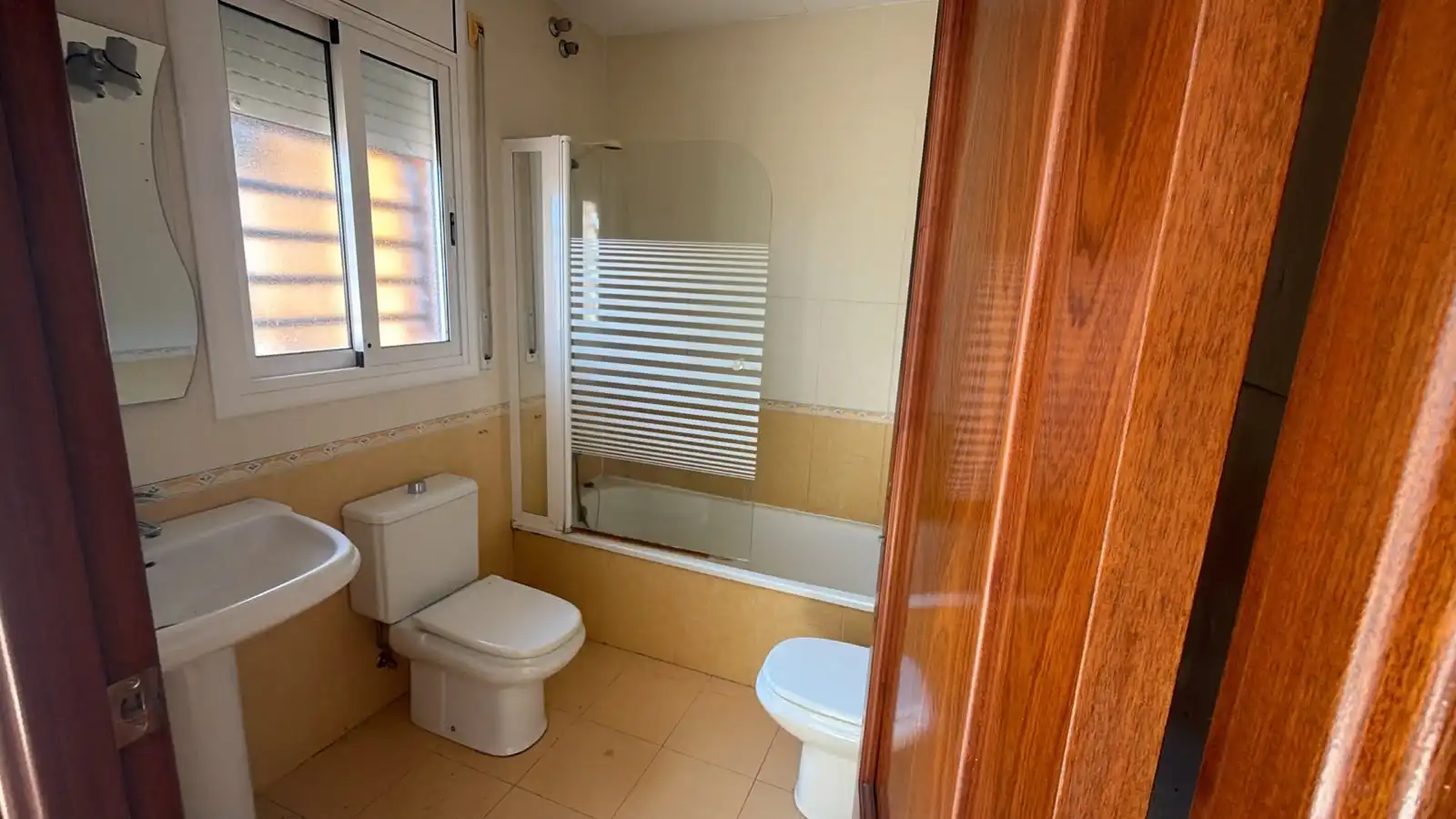 Badezimmer von Haus oder Chalet zum Verkauf in Calafell mit Heizung, Privatgarten und Terrasse